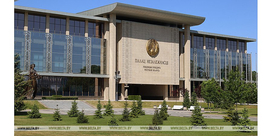 Александр Лукашенко на фоне событий в России провел два совещания с силовиками и военными