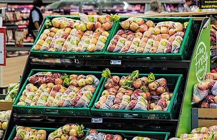 С 1 июля белорусам придется по-новому пробивать товары на кассах самообслуживания в магазинах