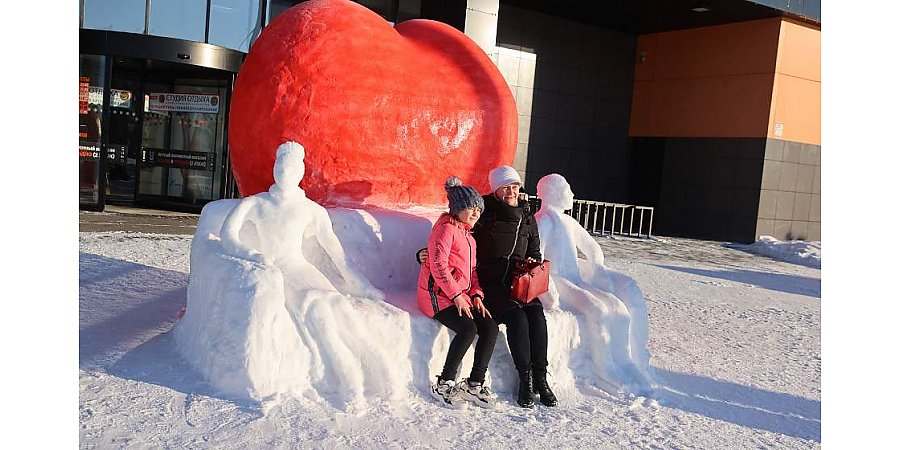 В Гродно создали снежную композицию ко Дню влюбленных