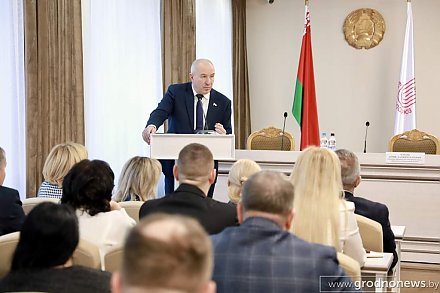 «Задача у белорусов – выбрать лидера, который гарантирует спокойную, мирную жизнь». Помощник Президента – инспектор по Гродненской области Юрий Караев встретился с коллективом Гродненского облпотребобщества