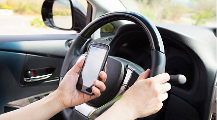 ГАИ усилила контроль за водителями, говорящими по телефону за рулем