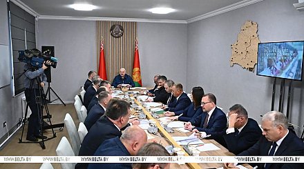 "Генералы" в экономиках, закрытые встречи, "золотые яйца" и образец для Полесья. Итоги недели Президента