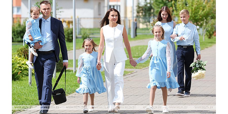 Какие льготы есть у многодетной семьи, где воспитываются школьники? В Минтруда рассказали