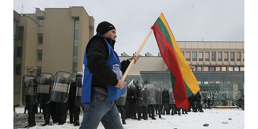 Жители Литвы разочарованы политикой своей страны и не доверяют НАТО и ЕС - исследование