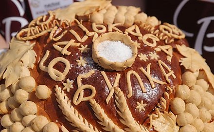 Выставка хлебных шедевров, выступления байкерских клубов и состязания силачей. Какими новинками удивит гостей второй каравай-фест «Бацькава булка» в Свислочи?