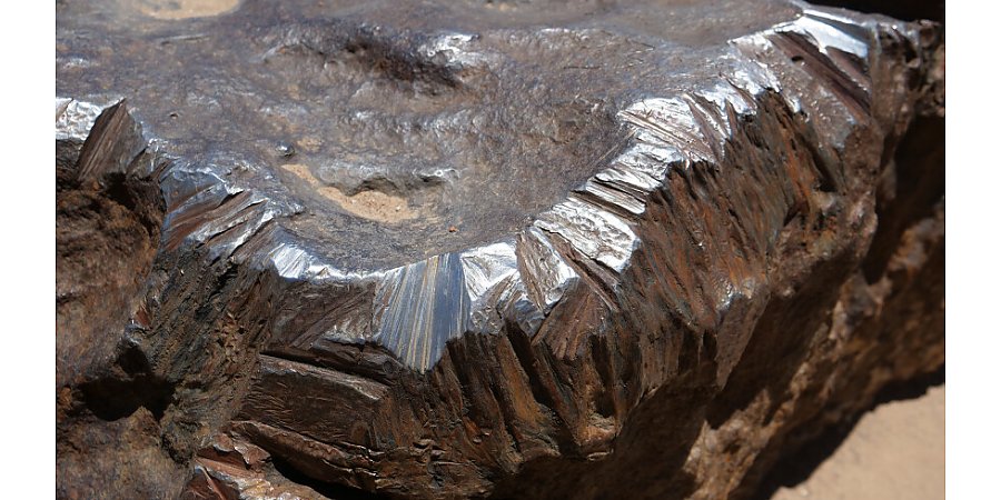 В упавшем два года назад в Сомали метеорите нашли два внеземных минерала