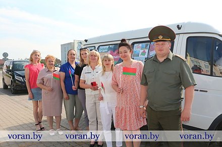 В оздоровительном лагере «Ромашка» побывал инфобус-патриот. Ребята присоединились к патриотической акции «Дорогами мужества и стойкости: равнение на героев»