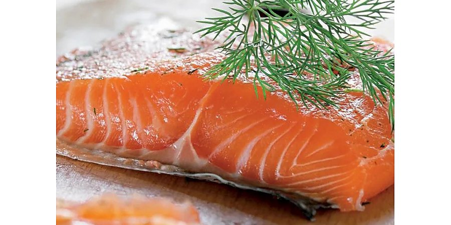 Закуска к любому празднику: как правильно засолить лосося в домашних условиях