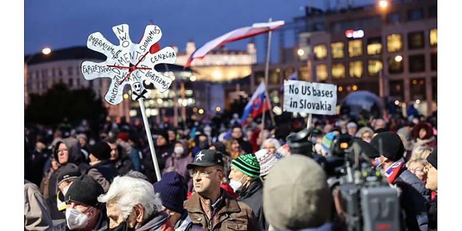 В Братиславе прошел митинг против военного соглашения Словакии с США