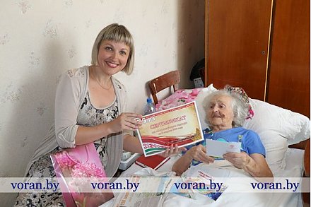 Посылка солдату Победы. Журналисты "Воранаўскай газеты" поздравили ветеранов войны