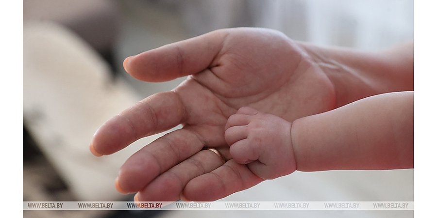 В Беларуси в первые часы 2026 года родились 39 девочек и 37 мальчиков