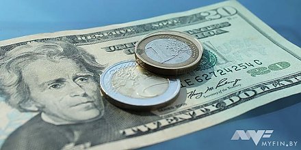 Белорусы в январе-октябре продали валюты на $638,3 млн больше, чем купили