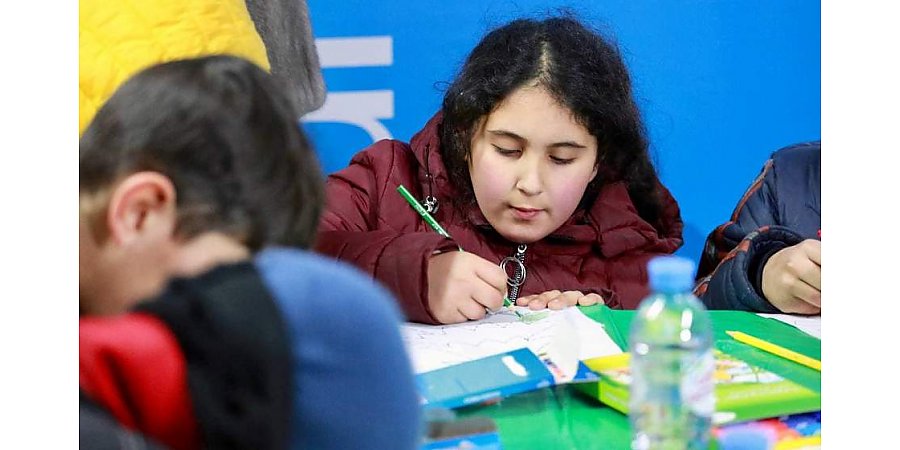 ФОТОФАКТ: Первое занятие с маленькими беженцами в мобильном образовательном пункте ТЛЦ