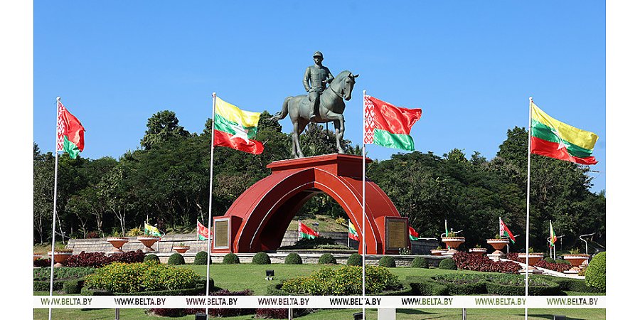 Александр Лукашенко встретился с Мин Аун Хлайном в Президентском дворце в Нейпьидо