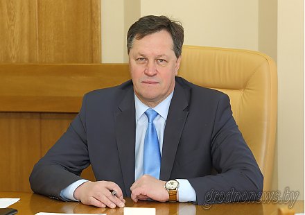 Прямую телефонную линию провел управляющий делами областного исполнительного комитета Игорь Попов
