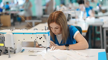 Как шьют легендарные «Бацькавы кашулі»