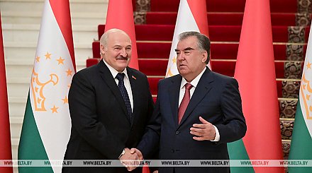 Александр Лукашенко в Душанбе встретился с Эмомали Рахмоном