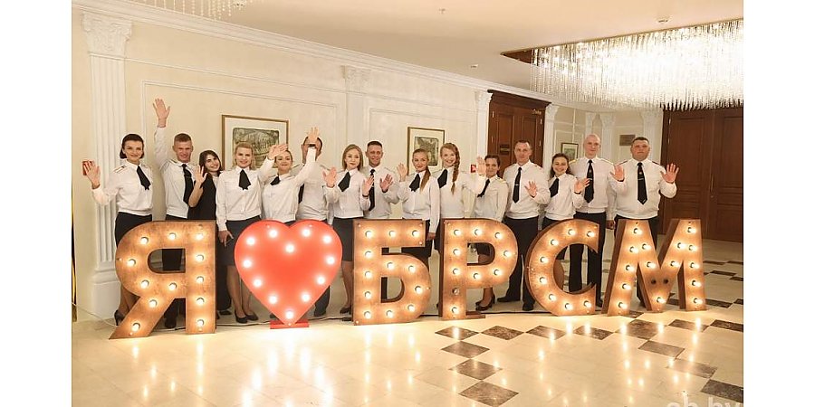 «Мы почувствовали себя единой семьей, утвердились в желании делать все, чтобы Беларусь оставалась мирной красивой страной». Участники съезда БРСМ поделились мнением о будущем молодежной организации