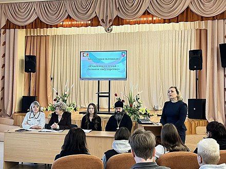 Накануне Дня матери в Вороновском колледже прошла диалоговая площадка «Счастливая семья — сильное государство»