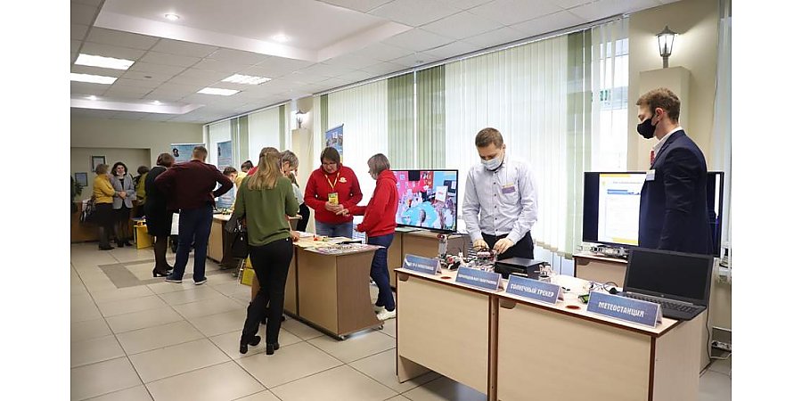 Образовательные игры в Telegram и научно-методические порталы. Цифровизацию учебного процесса обсуждали в областном институте развития образования