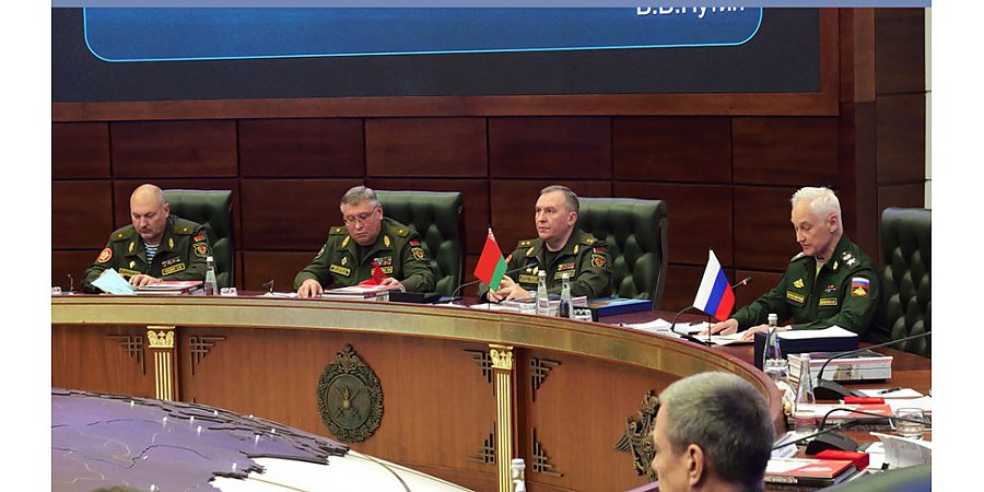 Безопасность Союзного государства обсудили министерства обороны Беларуси и России