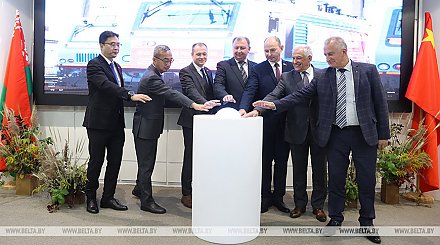 Первый железнодорожный состав с 1,5 тыс. тонн торфа из Беларуси отправился в Китай