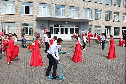 Последний звонок для выпускников 9-х и 11-х классов прозвенит в этом году 30 мая