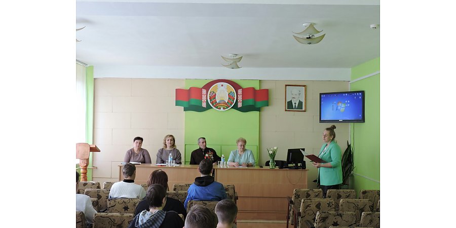 Диалоговая площадка к 78-летней годовщине Великой Победы прошла в Вороновском государственной колледже