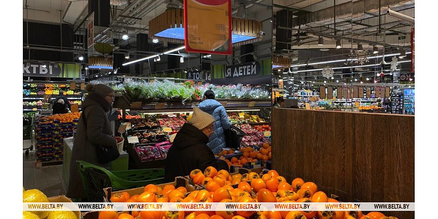 Оливье, нарезки, бутерброды. Посчитали, что выгоднее - приготовить их самим или купить в магазине