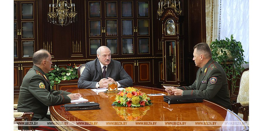 "Главная задача - сохранить людей" - Александр Лукашенко принял с докладом главу МЧС