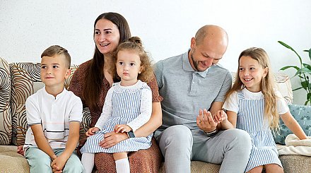 Минтруда: определен порядок сокращения рабочего дня на один час для многодетных родителей