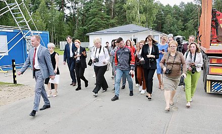 Пресс-тур и награды лучшим журналистам. Представители региональных и республиканских СМИ посещают Свислочский район