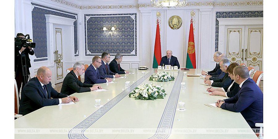 "Вы, как всегда, заступаете на передовую" - Александр Лукашенко обновил местную вертикаль власти