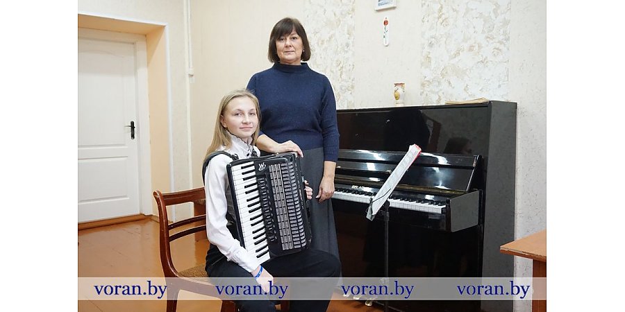 Юная аккордеонистка Радунской детской школы искусств Эльвира Струховская дважды поощрена специальным фондом Президента Республики Беларусь по поддержке талантливой молодежи