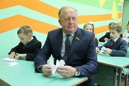 Школьники Гродненской области на первом уроке изготовили более 110 тыс. бумажных голубей