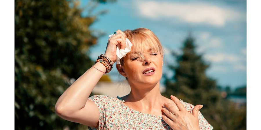 Тошнота, судороги и потеря сознания: к чему может привести жара и как от нее защититься?