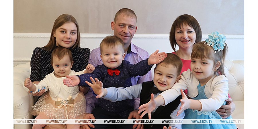 Более 134 тыс. депозитов для многодетных открыто в Беларуси по программе "Семейный капитал"