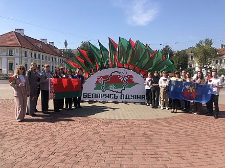 Республиканская акция «Беларусь адзіная» ко Дню народного единства проходит сегодня в Гродно. Делегация Вороновского района также принимает участие