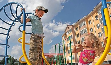 В областных центрах Беларуси к июню установят 25 уличных игровых комплексов для детей