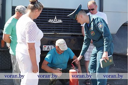 Работники Вороновского РОЧС в период уборочной кампании проводят рейды по сельхозпредприятиям