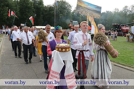 Праздничные шествия, тематические подворья, душистые караваи. Районы Гродненщины празднуют «Дожинки»