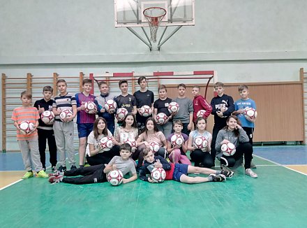 Более 2500 мячей подарила школьникам Гродненской области Белорусская федерация футбола