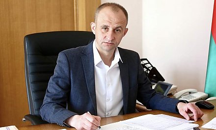 Прямую телефонную линию с жителями региона провел первый заместитель председателя облисполкома Юрий Валеватый
