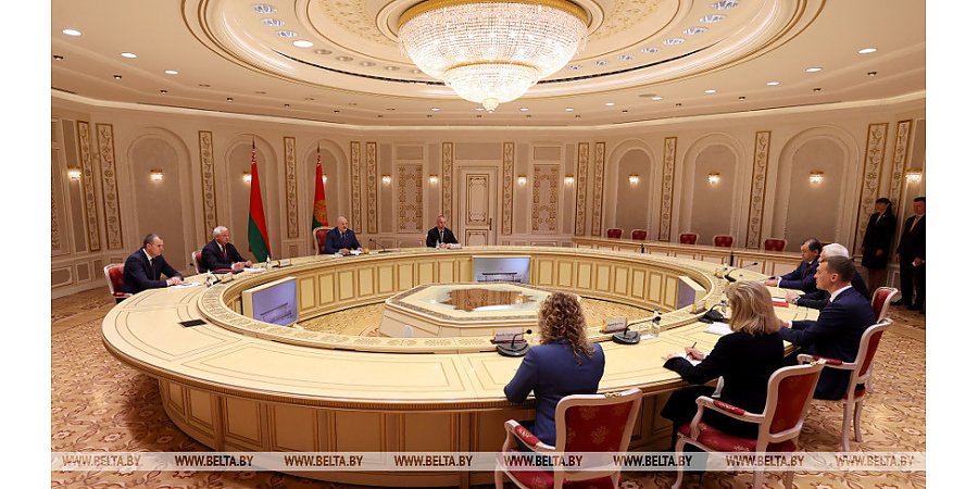 Александр Лукашенко - губернатору Хабаровского края: сейчас момент, чтобы создавать кооперационные предприятия