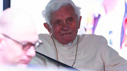 Бывший Папа Римский Бенедикт XVI тяжело заболел