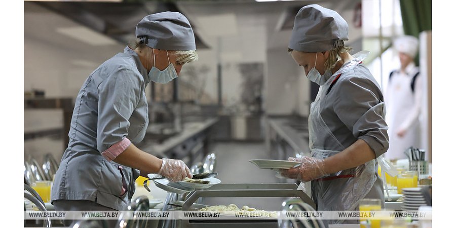 Андрей Иванец прокомментировал слухи о запрете питания учителей в школьных столовых