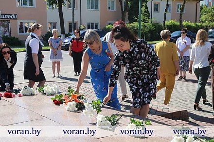 В 78-ую годовщину освобождения Вороново от немецко-фашистских захватчиков жители поселка возложили цветы к братской могиле 