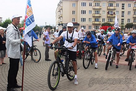 Велопробег "Мысль имеет значение" из Гродно в Минск финишировал вчера в Лошицком парке