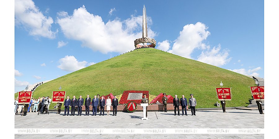 Символ мужества и гордости народа. Торжества по случаю Дня Независимости проходят на Кургане Славы