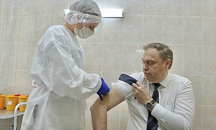 Председатель облисполкома Владимир Караник дал официальный старт кампании по вакцинации против гриппа на Гродненщине
